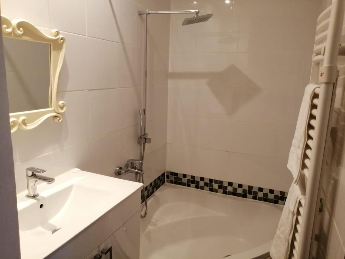 Quarto em Acomodações Particulares Loft Viarhona, Grand Loft En Centre-ville *